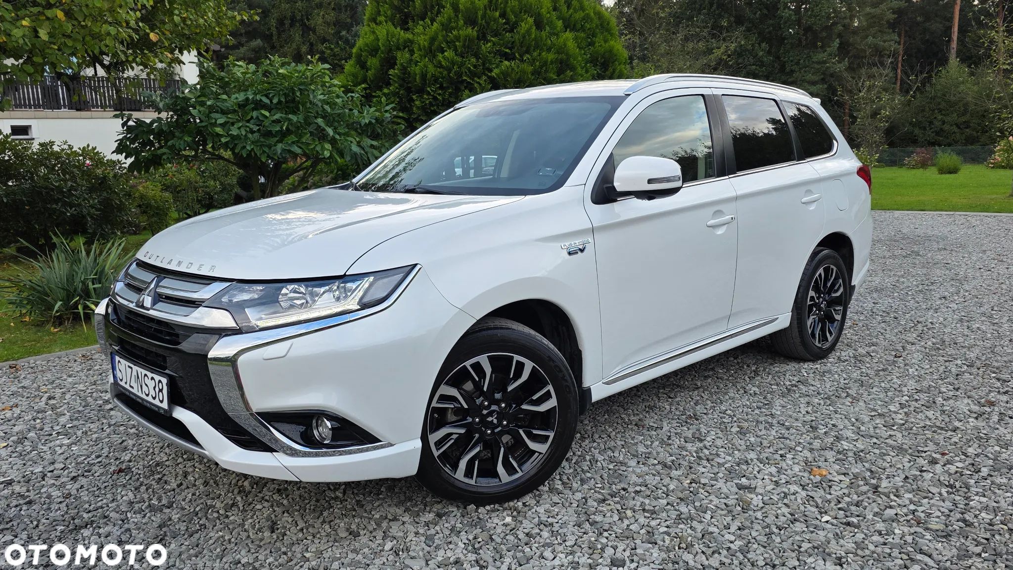 Mitsubishi Outlander PHEV Intense + - 1