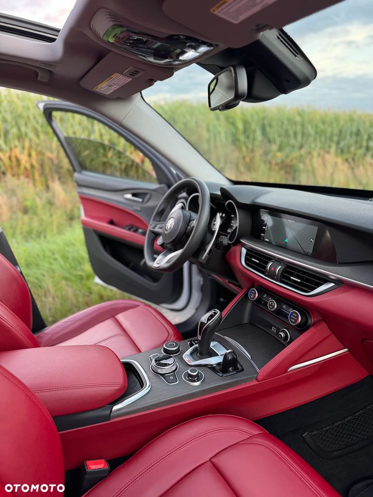 Alfa Romeo Stelvio 2.0 Turbo 16V AT8-Q4 Ti - 22