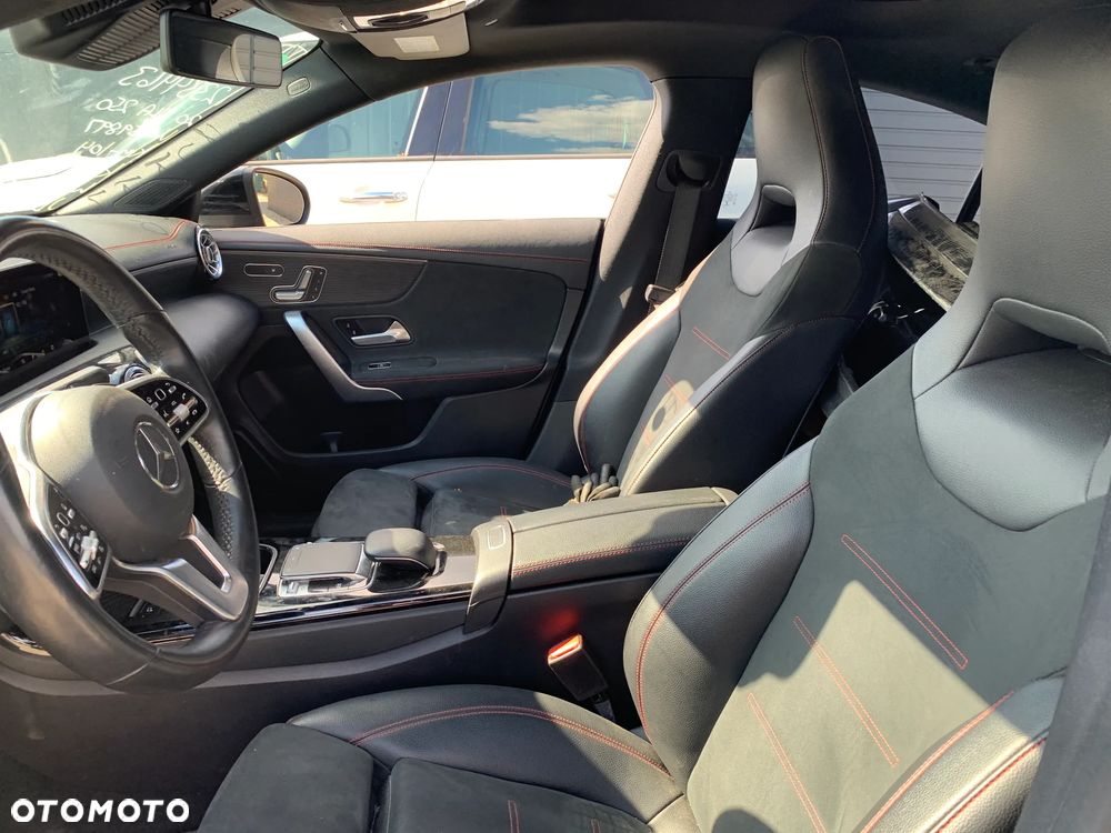 Mercedes-Benz CLA 250 4Matic 7G-DCT - 16