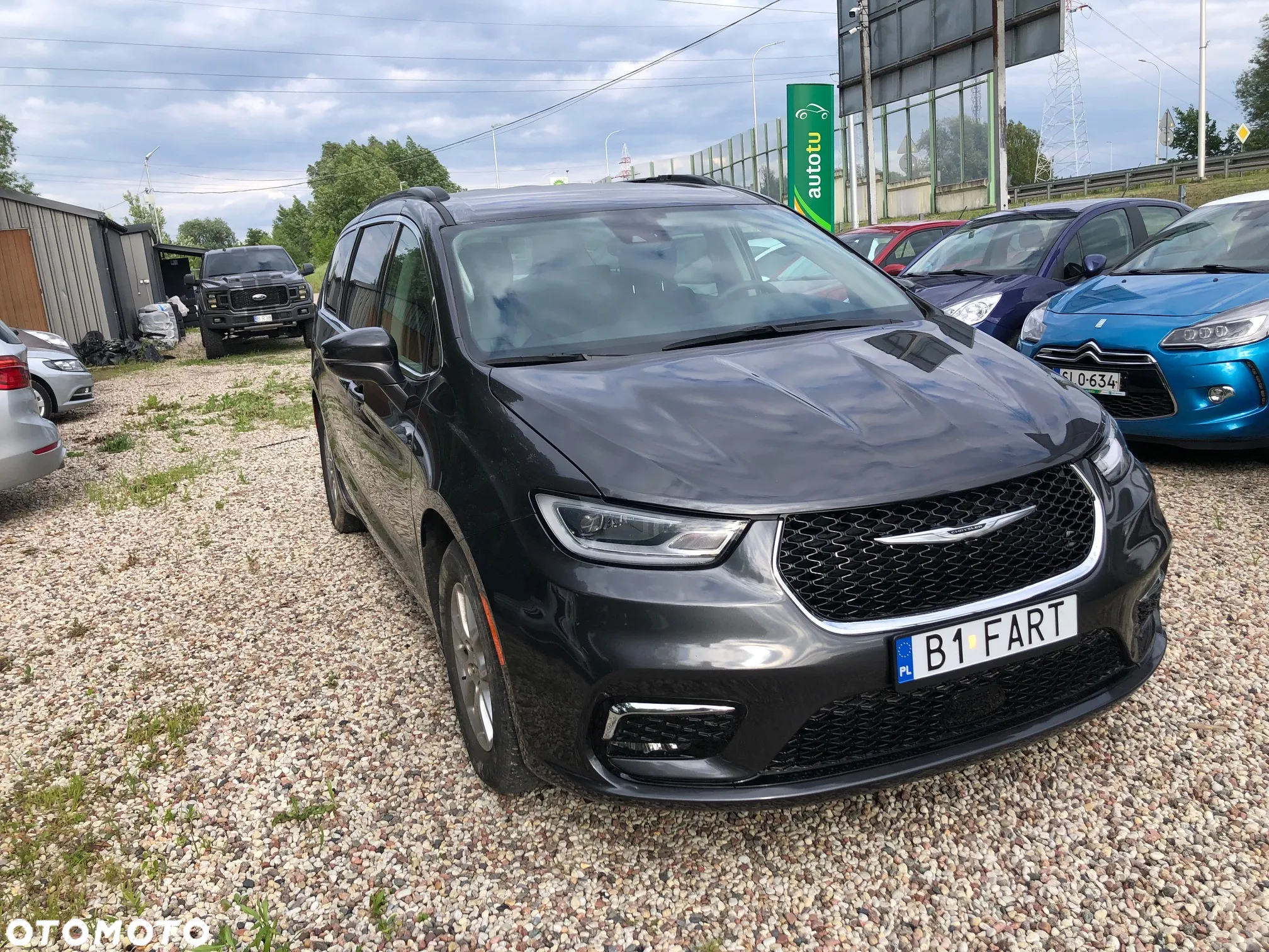 Chrysler Pacifica - 4
