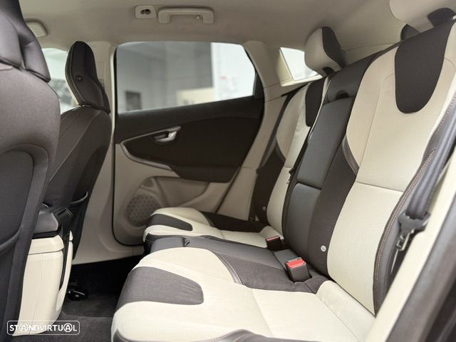 Volvo V40 1.6 D2 Momentum Eco - 11