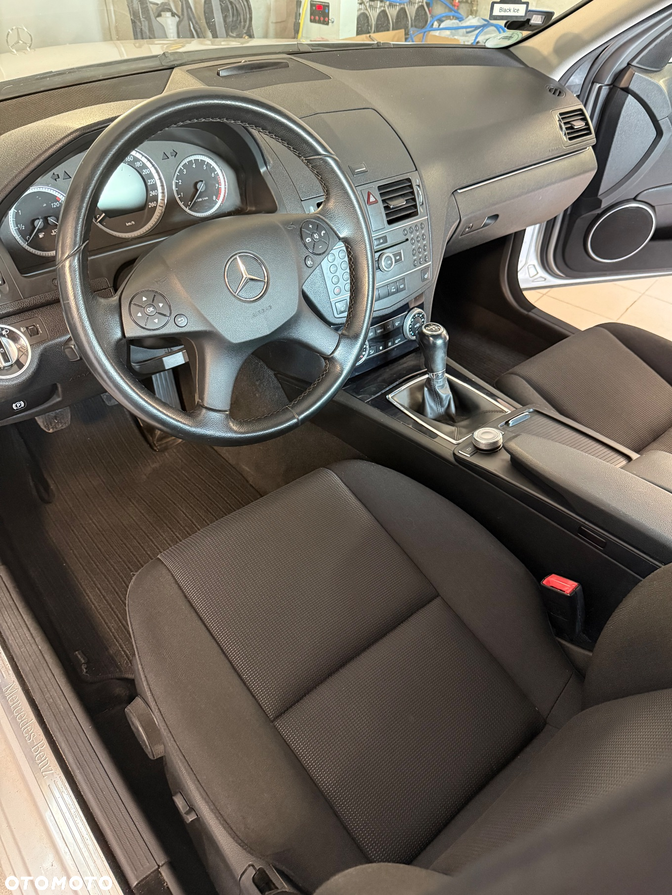 Mercedes-Benz Klasa C 180 CGI BlueEff Classic - 17