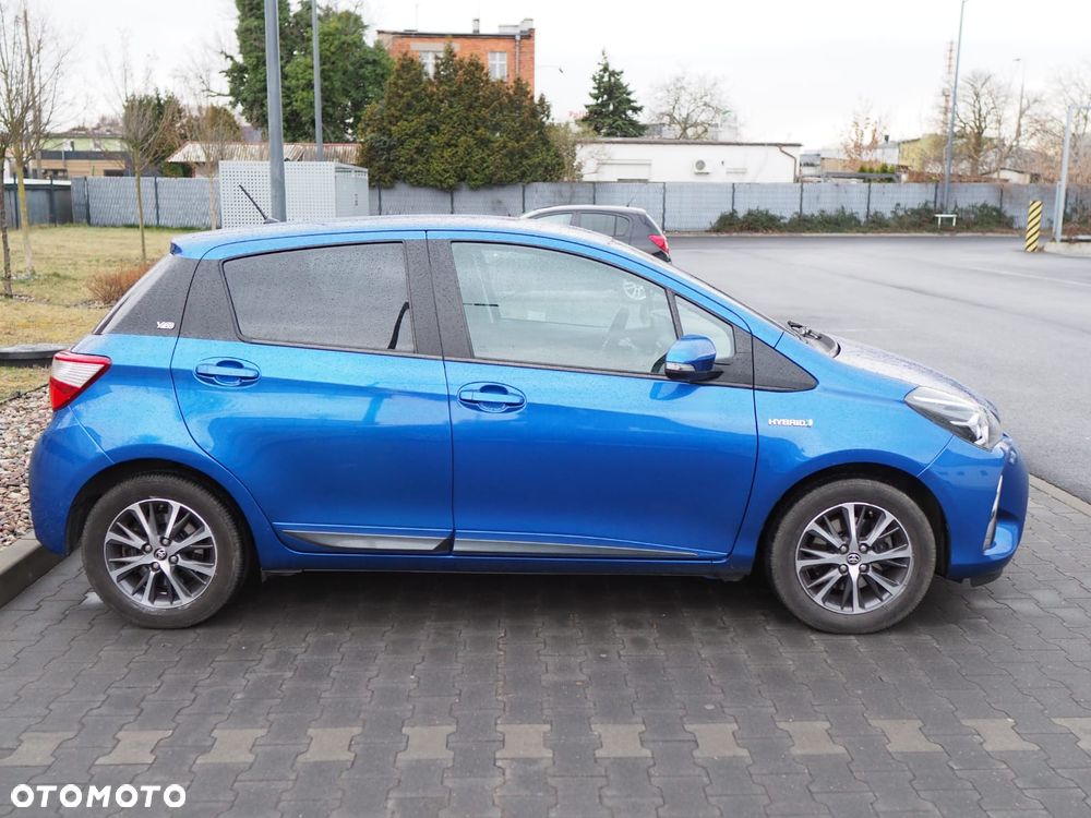 Toyota Yaris Hybrid 100 20th Anniversary - 3
