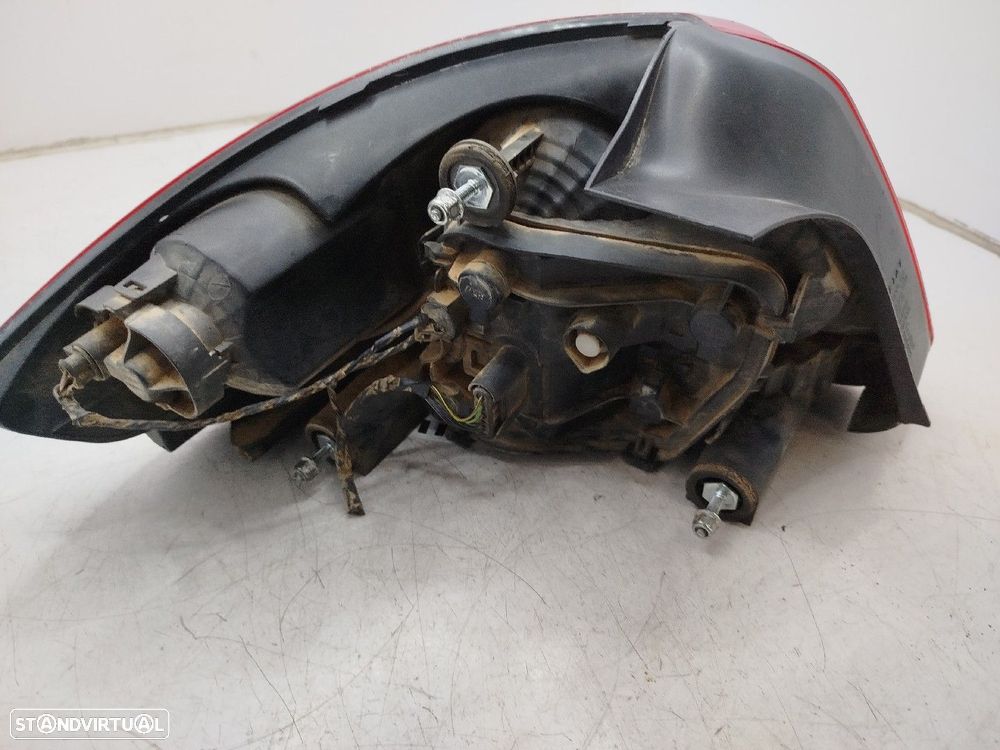 Farolim Stop Dto Fiat Linea (323_, 110_) - 3