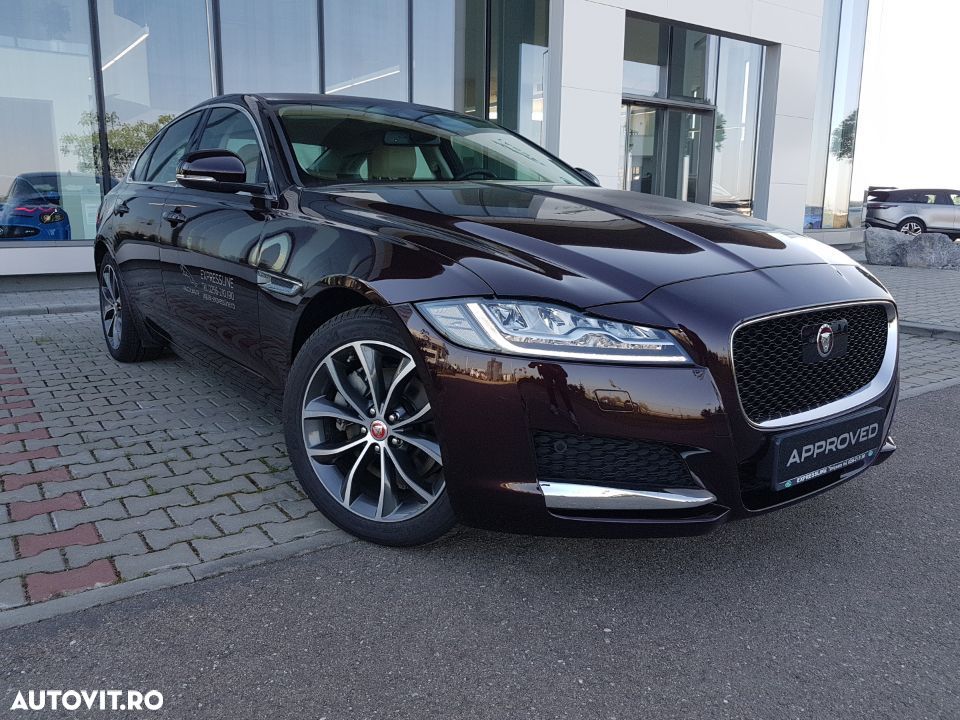 Jaguar XF 20d AWD Portfolio - 1