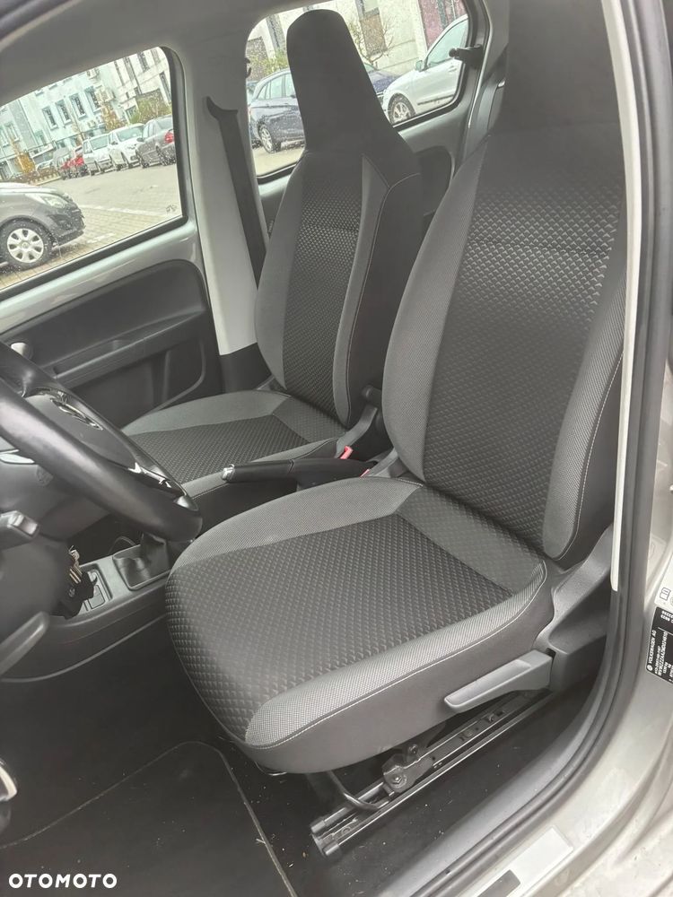 Volkswagen up! Active - 11