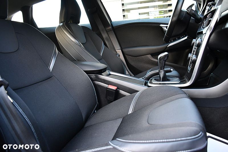 Volvo V40 T3 Momentum - 24