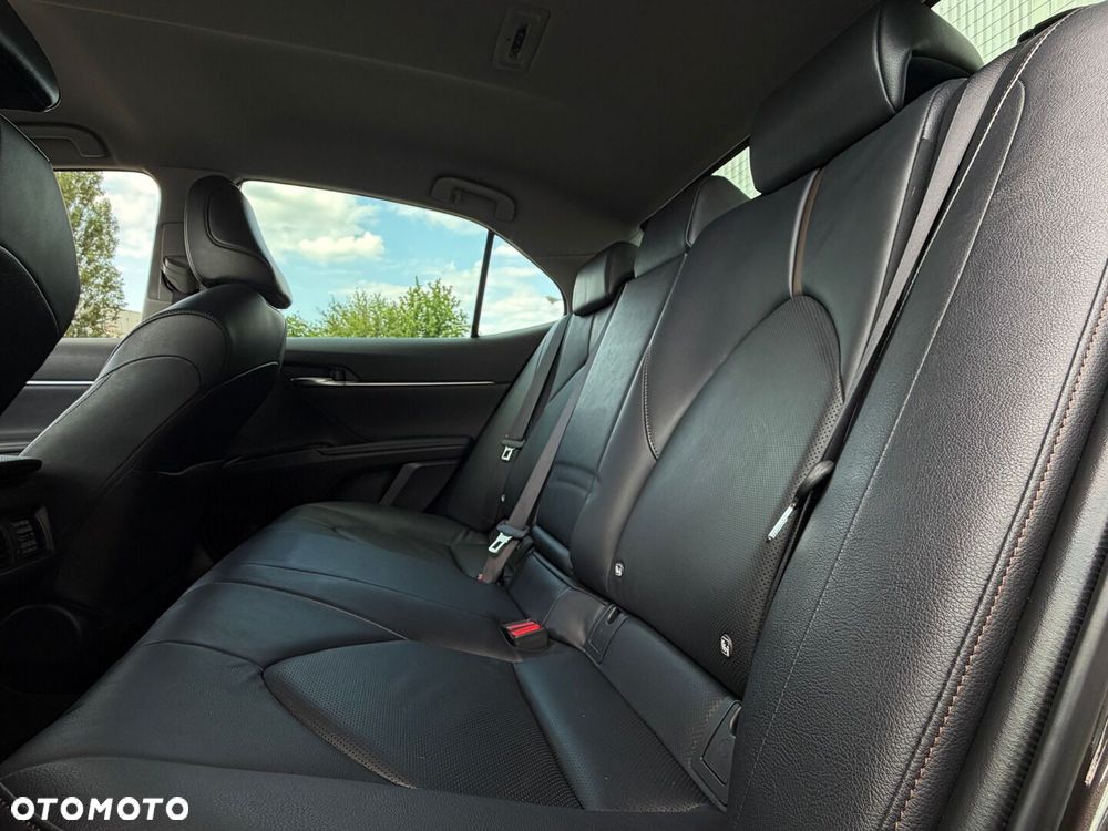 Toyota Camry 2.5 Hybrid Executive CVT - 21