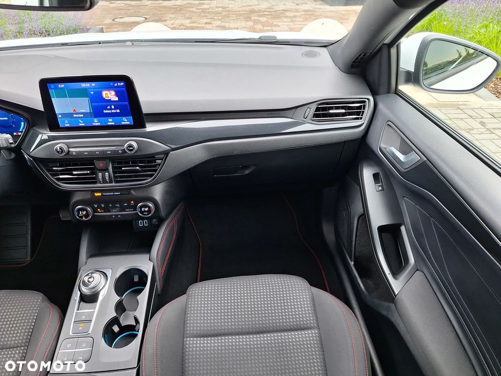 Ford Focus 1.5 EcoBoost ST-Line X - 28