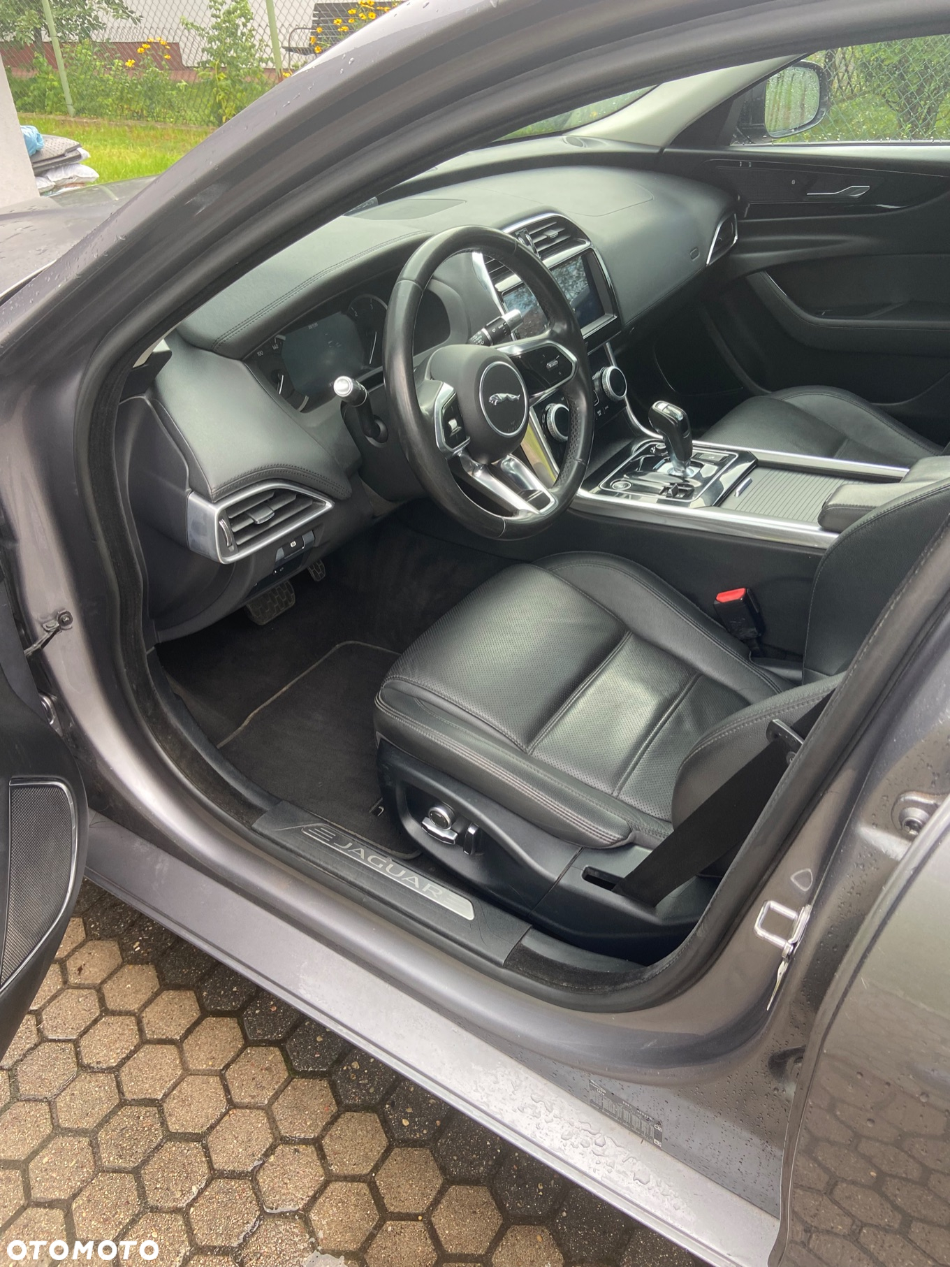 Jaguar XE 2.0 D180 SE - 8