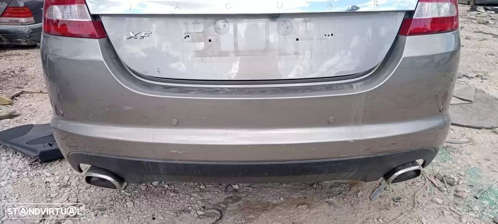PARA-CHOQUES TRASEIRO JAGUAR XF 2010 - - 3