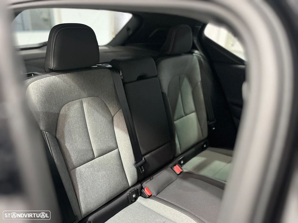 Volvo XC 40 2.0 B3 Black Edition - 18