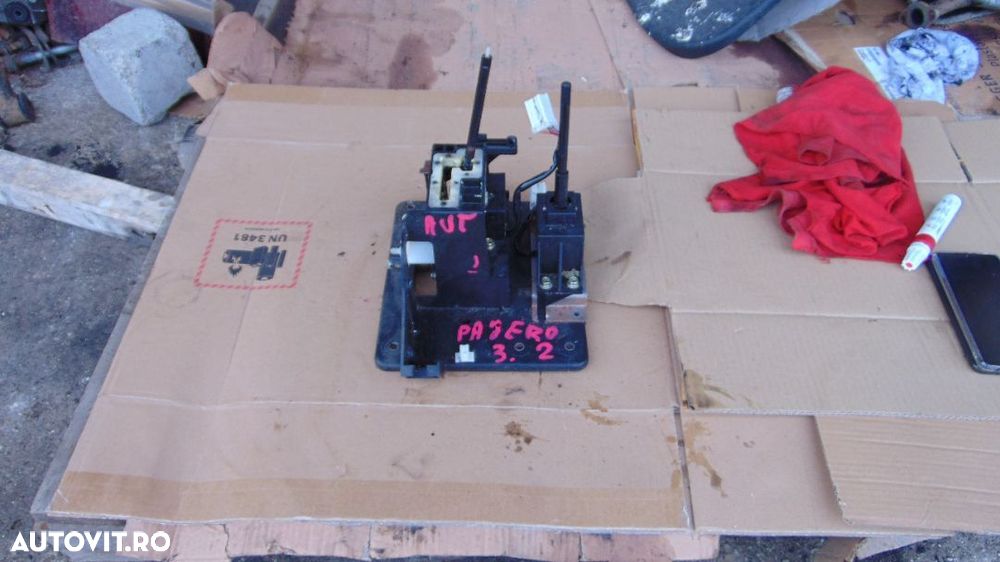 Timonerie Mitsubishi Pajero mk3 motor 3.2 automat dezmembrez - 1