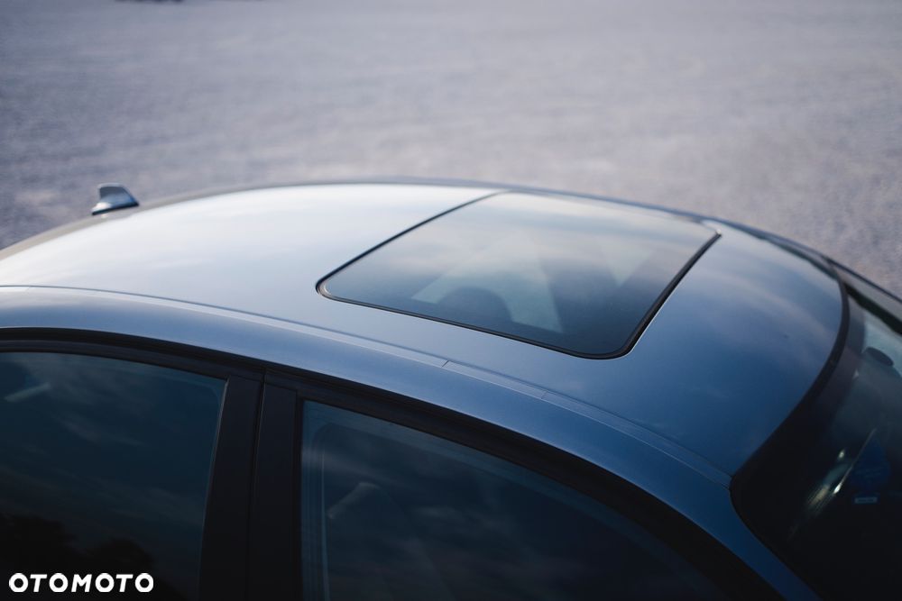 BMW Seria 3 318i - 23