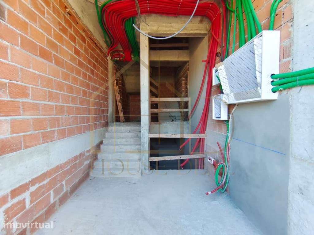 EXCELENTE Apartamento T2 Duplex com Estacionamento. Vale de Milhaço... - Grande imagem: 3/18