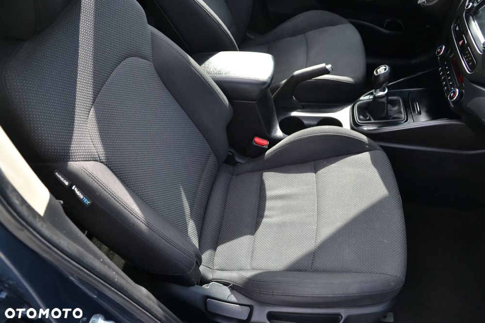 Kia Carens - 27
