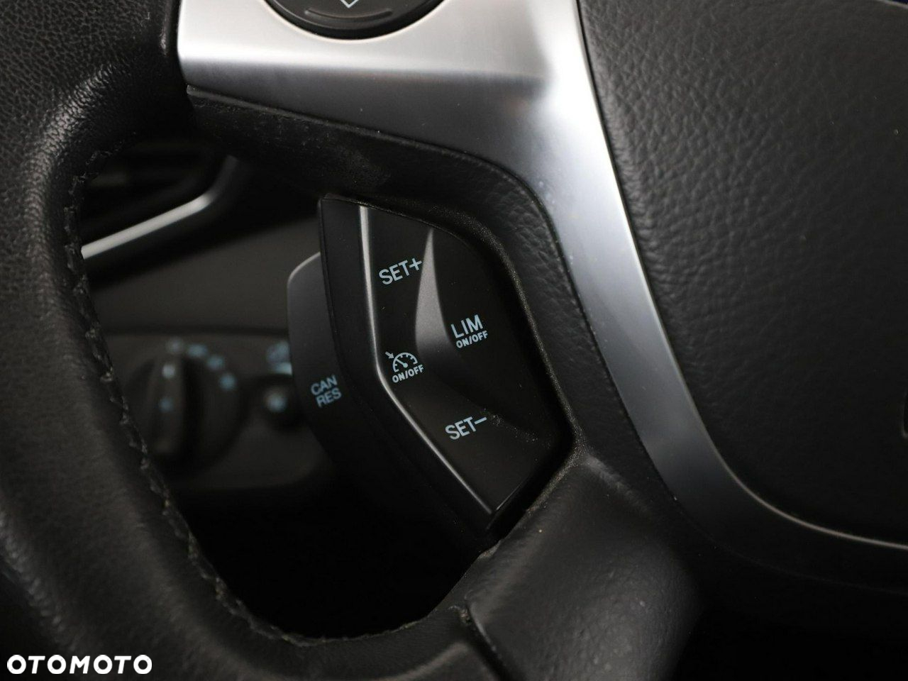 Ford Kuga 2.0 TDCi 2x4 Titanium - 28