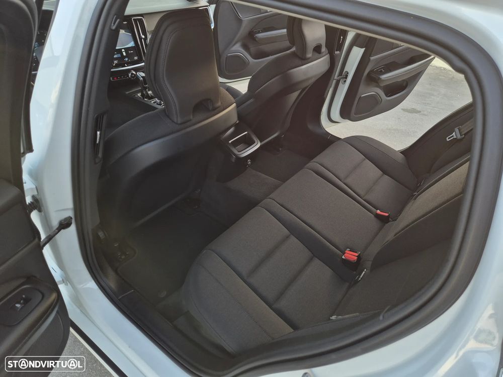 Volvo V60 2.0 D3 Momentum - 41