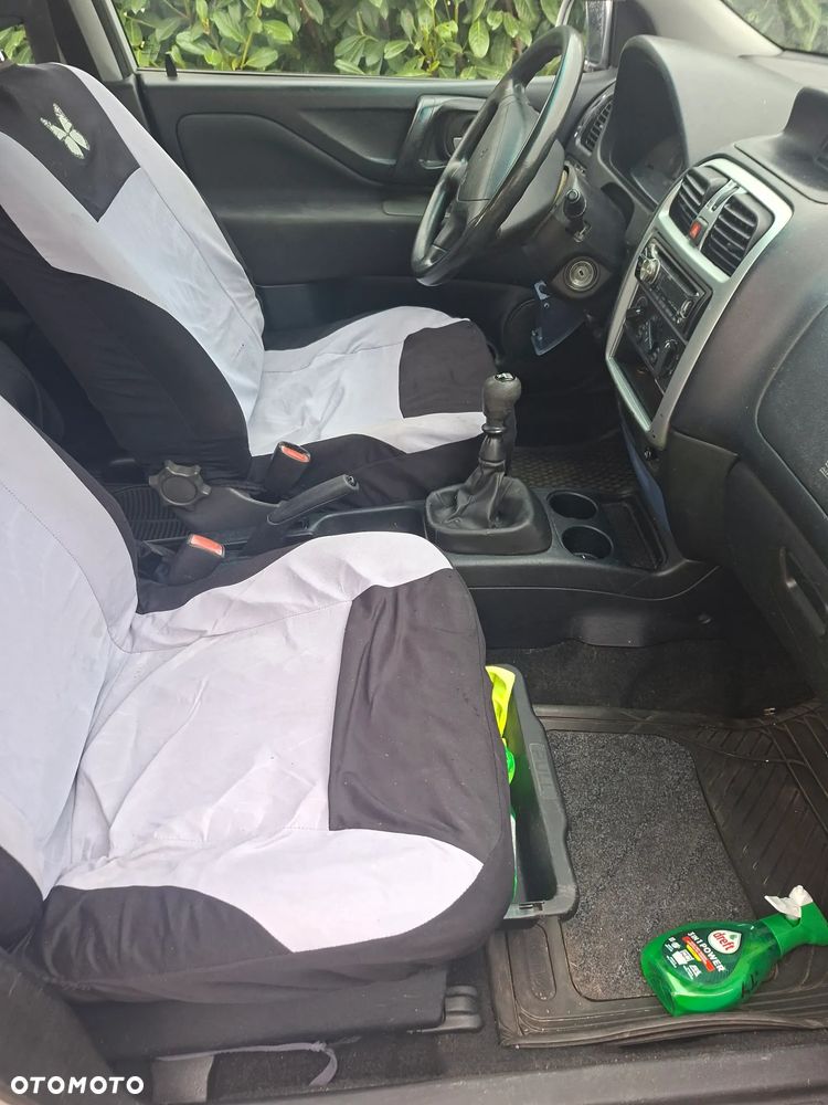 Mitsubishi Space Star - 7