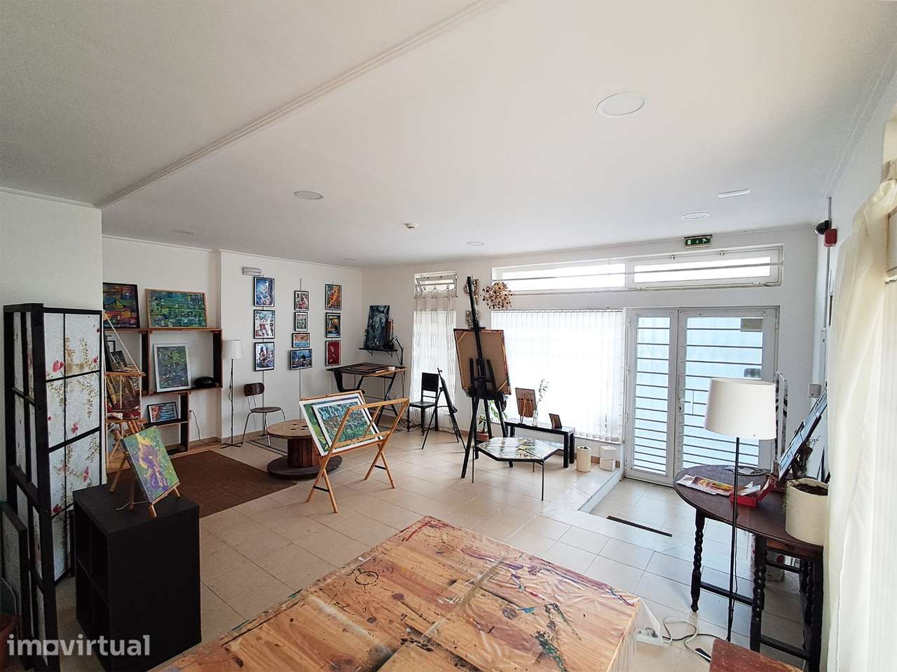 Espaçoso imóvel comercial/atelier em Santo António da Charneca - Grande imagem: 4/12