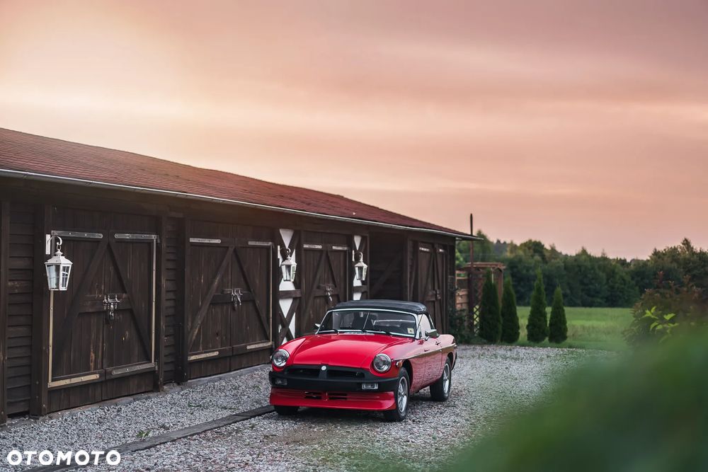 MG MGB - 32