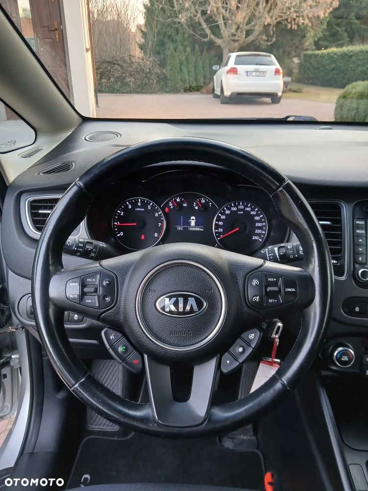 Kia Carens 1.6 GDI Dream Team Edition - 9