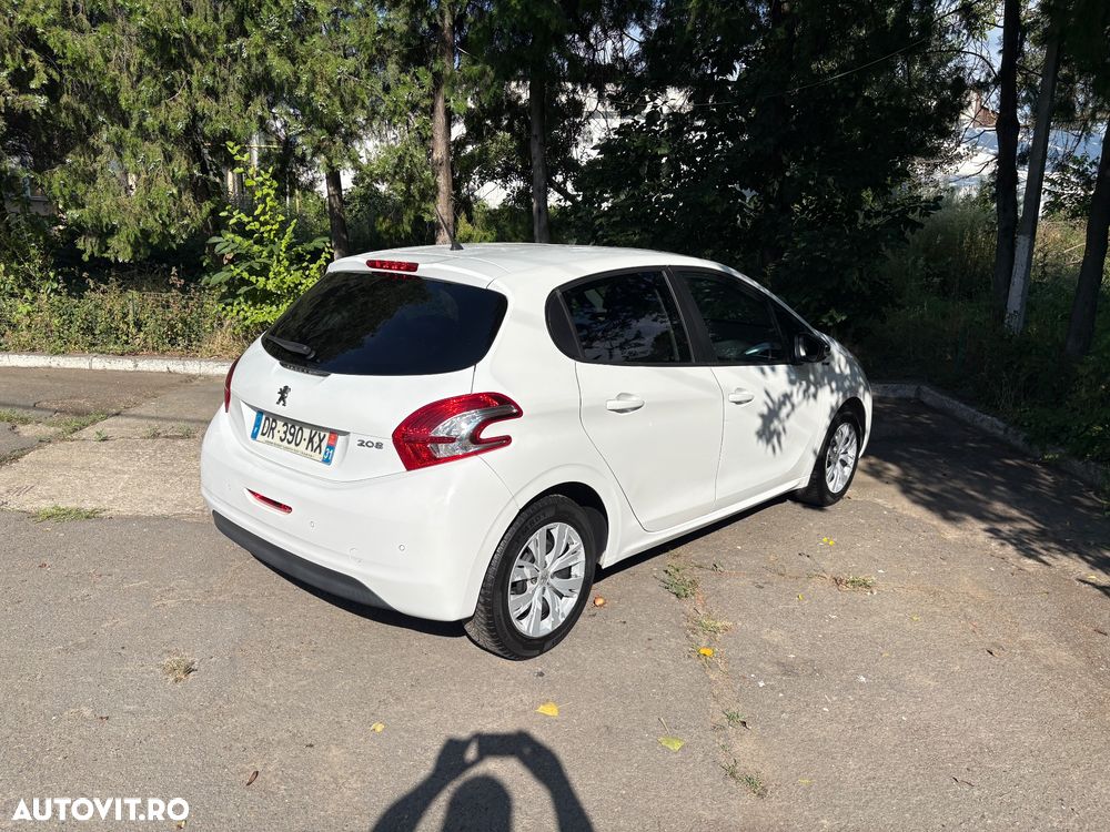 Peugeot 208 1.2 L PureTech Active - 8