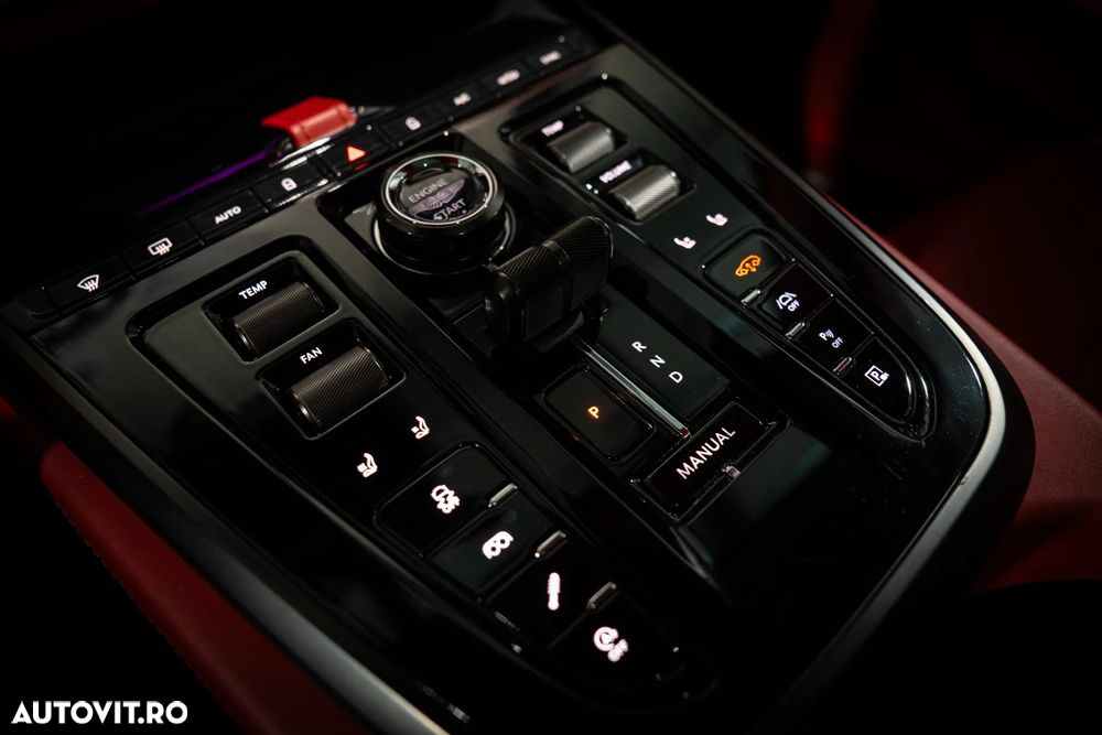 Aston Martin DBX - 16