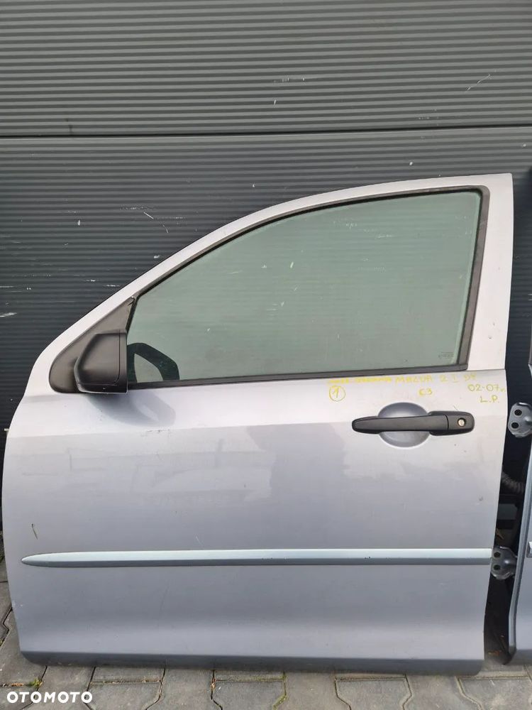 MAZDA 2 I DY  DRZWI / KLAPA BAGAŻNIKA / BŁOTNIK ( BŁĘKITNY JASNO NIEBIESKI 12R030196 ) - 2