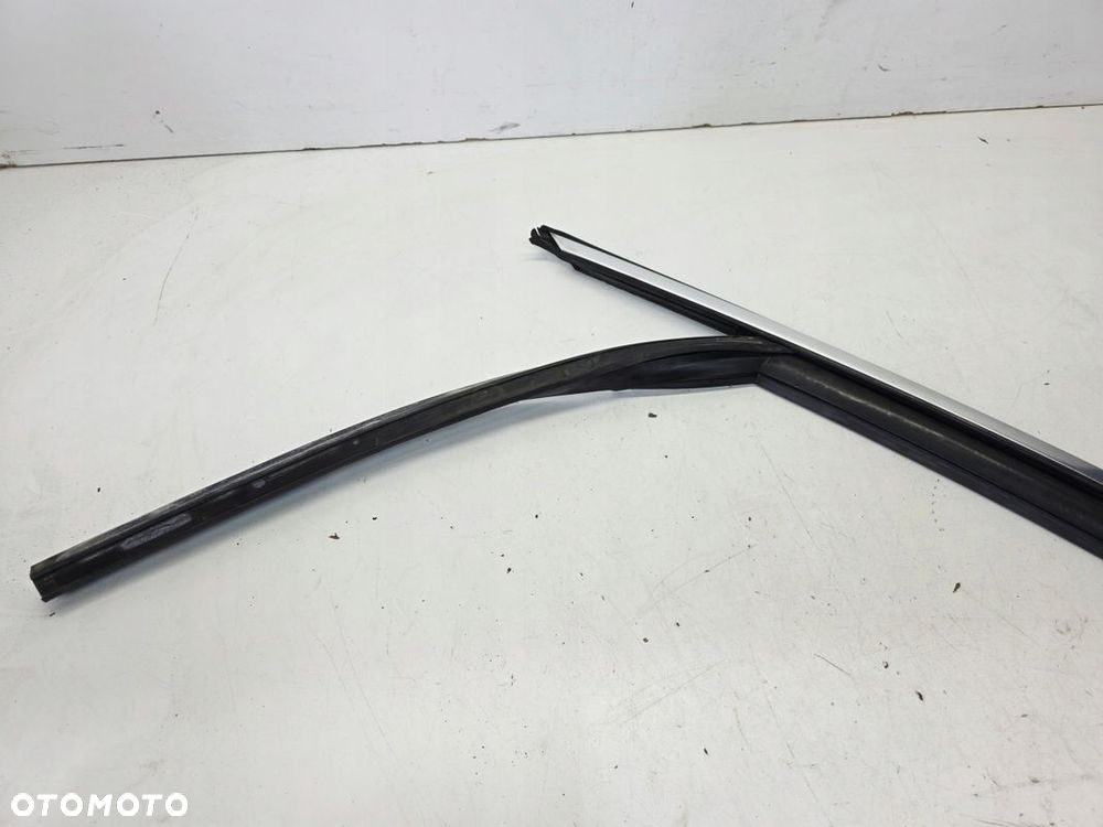 USZCZELKA DRZWI LISTWA CHROM LEWY PRZÓD AUDI A3 8V SEDAN 8V5837431 - 2