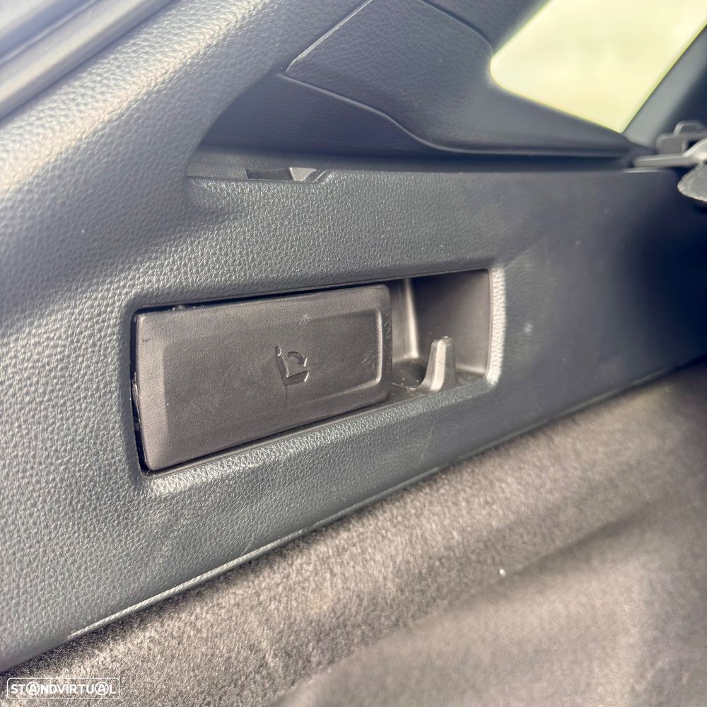 Toyota Corolla 1.8 Hybrid Exclusive - 32