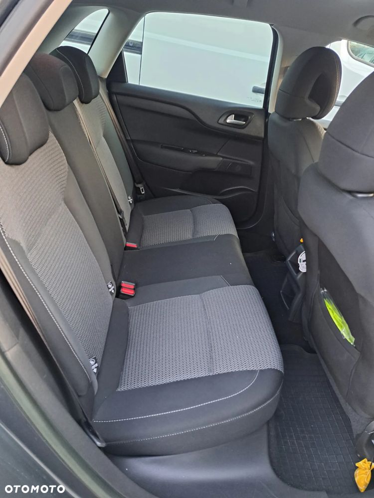 Citroën C4 e-HDi 115 Selection - 12