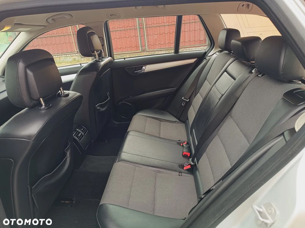 Mercedes-Benz Klasa C 250 CGI Automatik BlueEFFICIENCY Avantgarde - 11