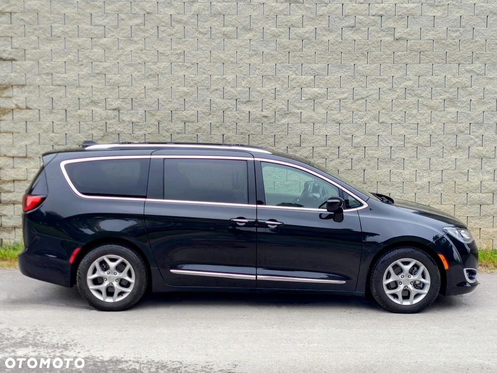 Chrysler Pacifica - 9