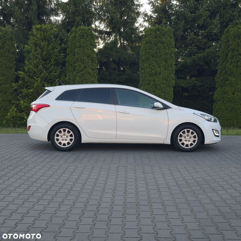 Hyundai i30 blue Kombi 1.6 GDi Passion - 12