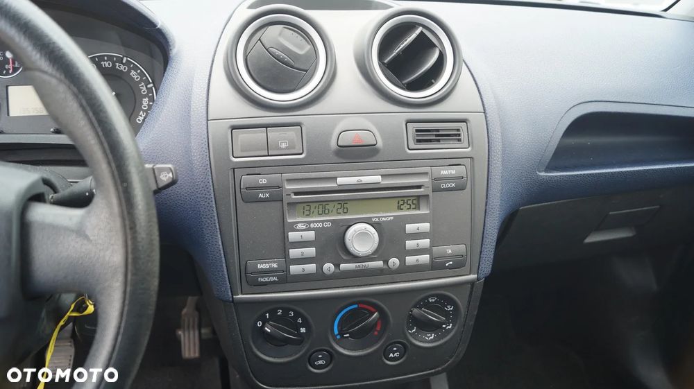 Ford Fiesta 1.3 Futura - 19