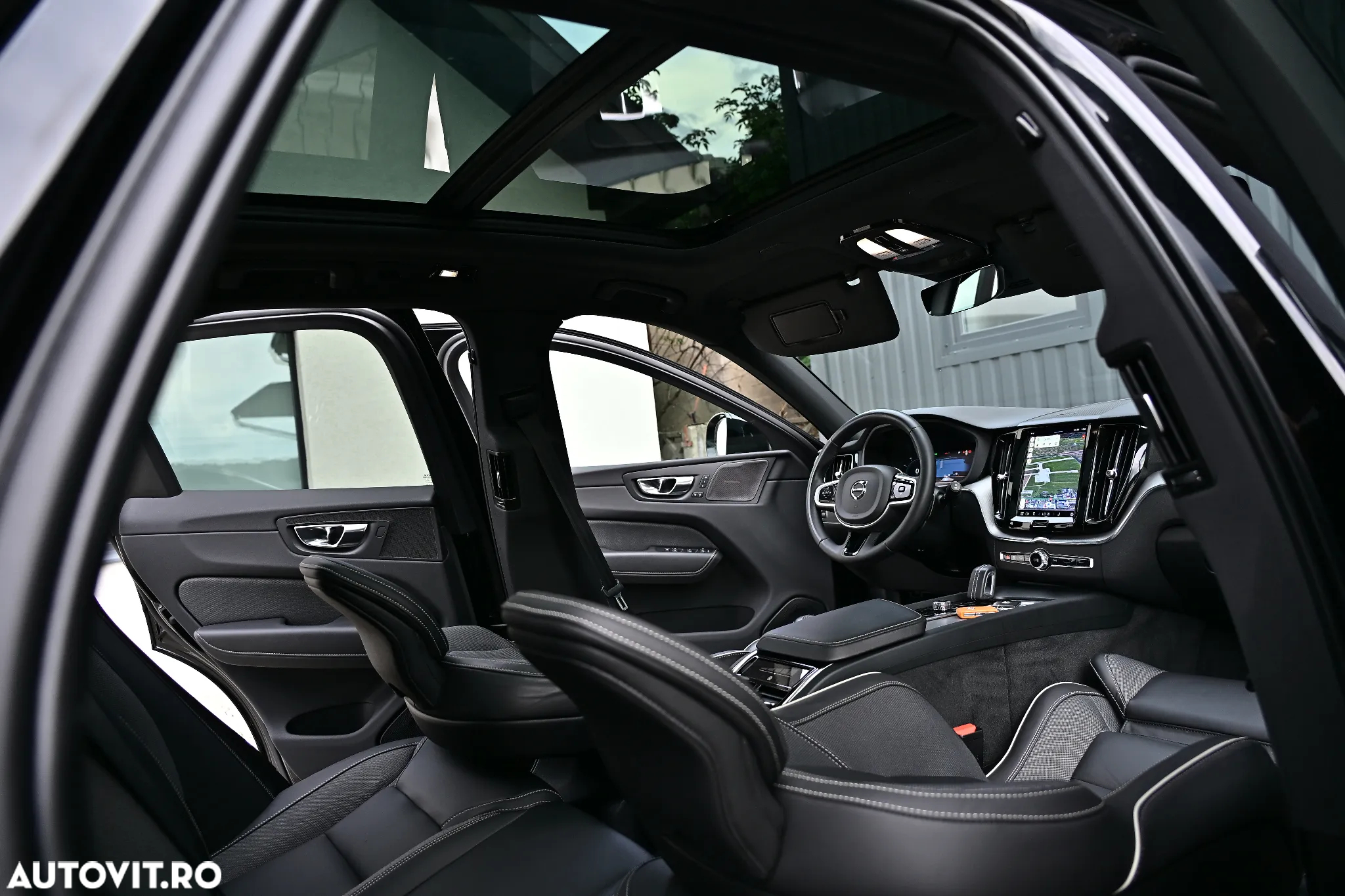 Volvo XC 60 B4 MHEV AT8 AWD R-Design - 10