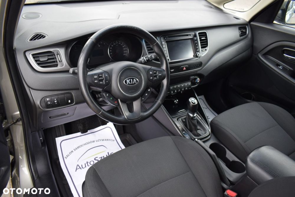 Kia Carens - 16