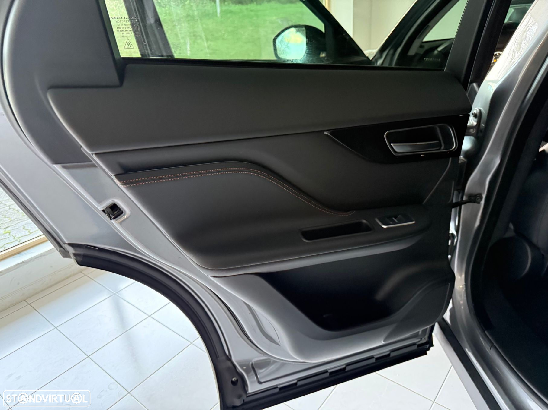 Jaguar F-Pace 20d AWD Aut. R-Sport - 32
