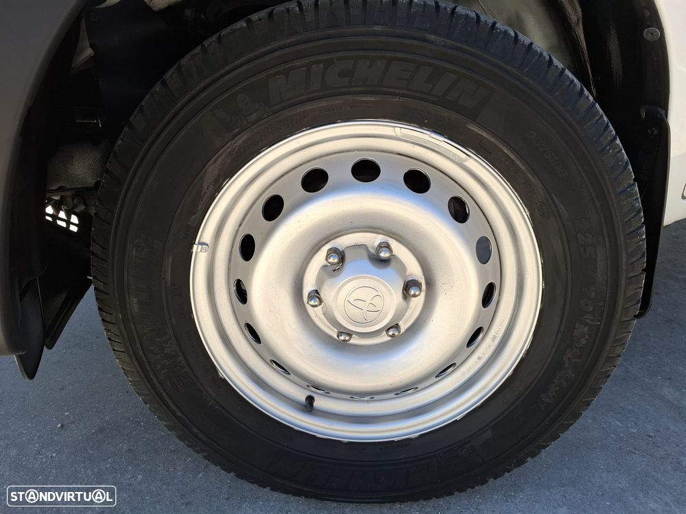 Toyota Hilux 2.5 D-4D 4WD CS CM+AC - 29
