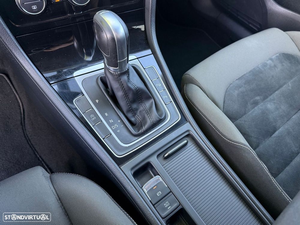 VW Golf 1.6 TDi Highline DSG - 16