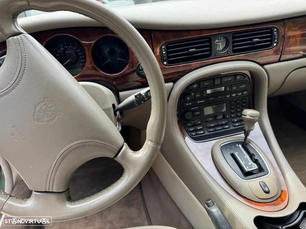 Jaguar XJ - 5