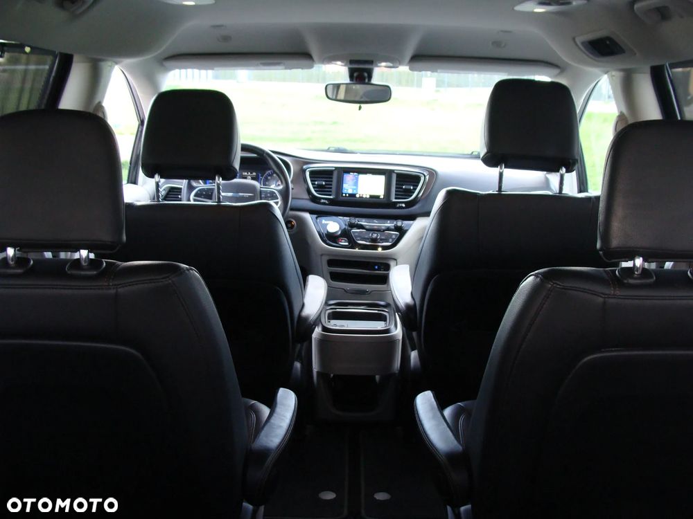 Chrysler Pacifica - 23
