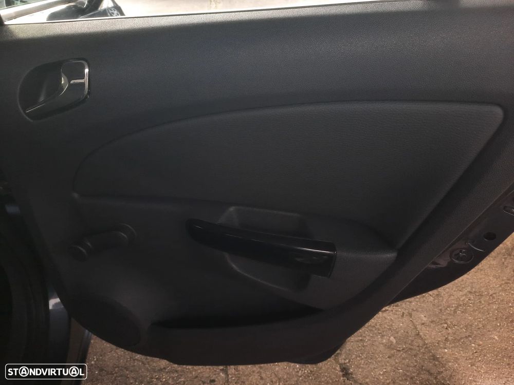 Opel Corsa 1.2 Cosmo Easytronic - 35