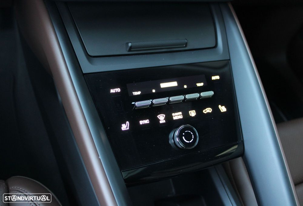 Porsche Macan Electric 4 - 12