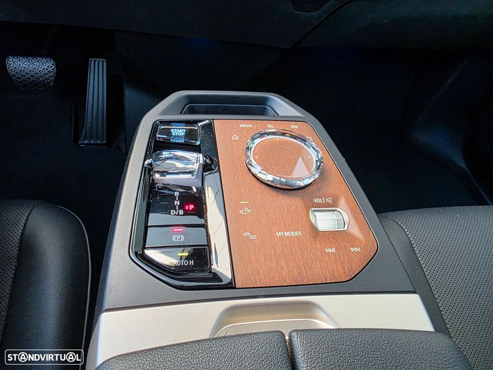 BMW iX xDrive 40 Pack Desportivo - 28