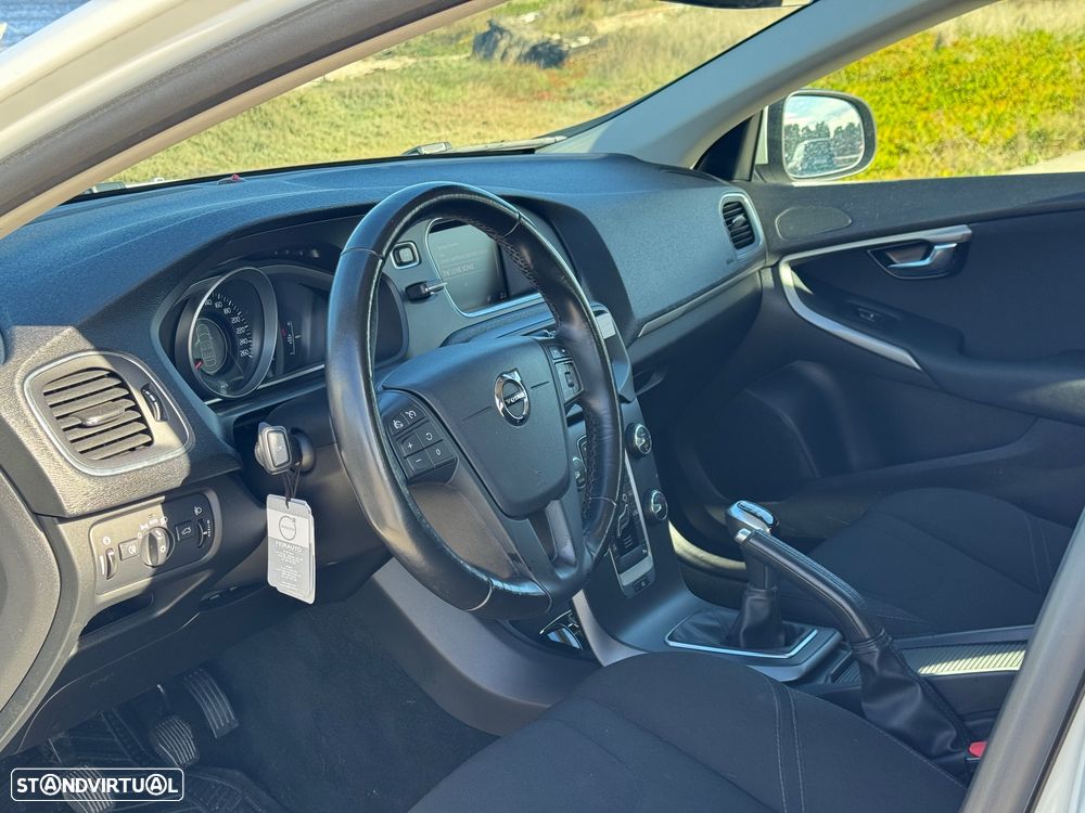 Volvo V40 2.0 D2 R-Design Momentum - 5