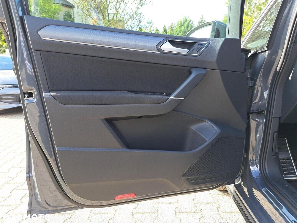 Volkswagen Touran - 10