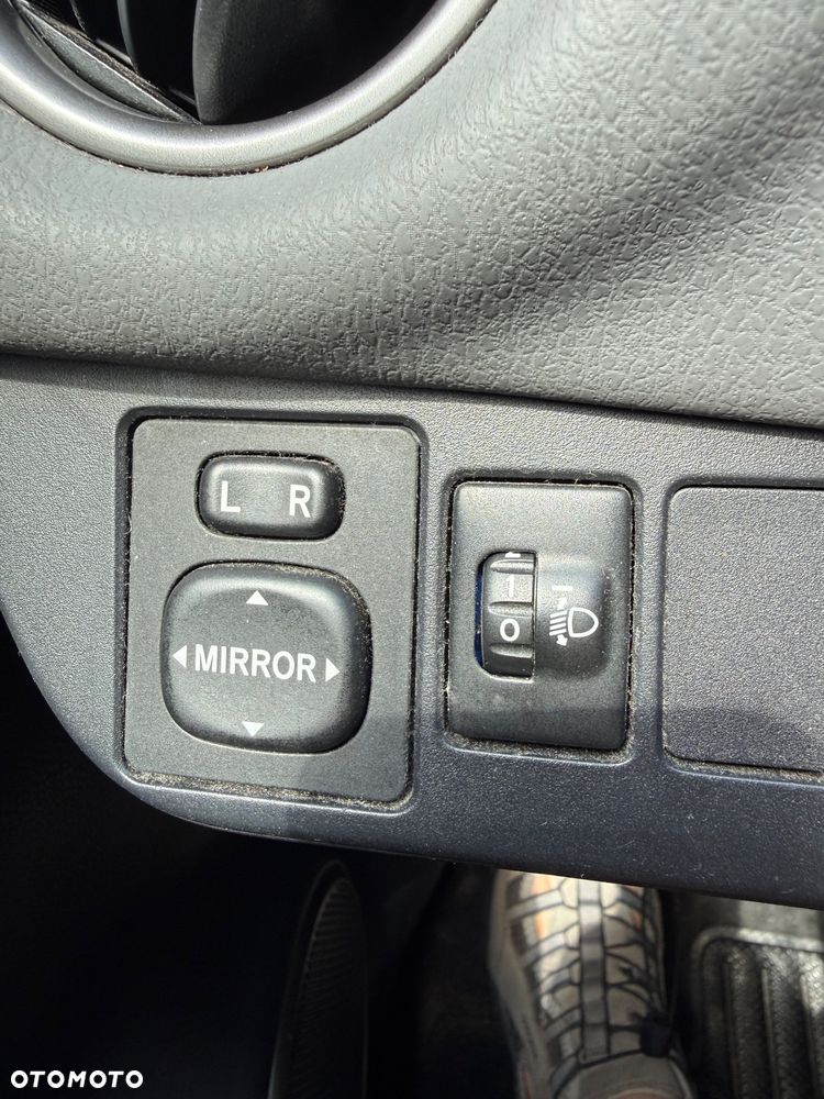 Toyota Yaris 1.33 Premium - 6