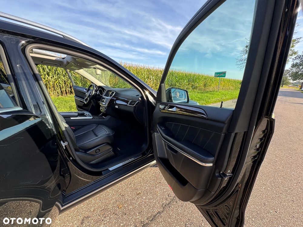 Mercedes-Benz GL 450 4Matic 7G-TRONIC Grand Edition - 23